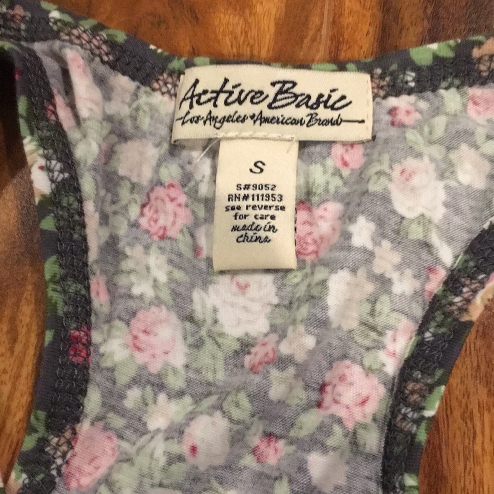 Active Basic tank top. - Picture 3 of 4